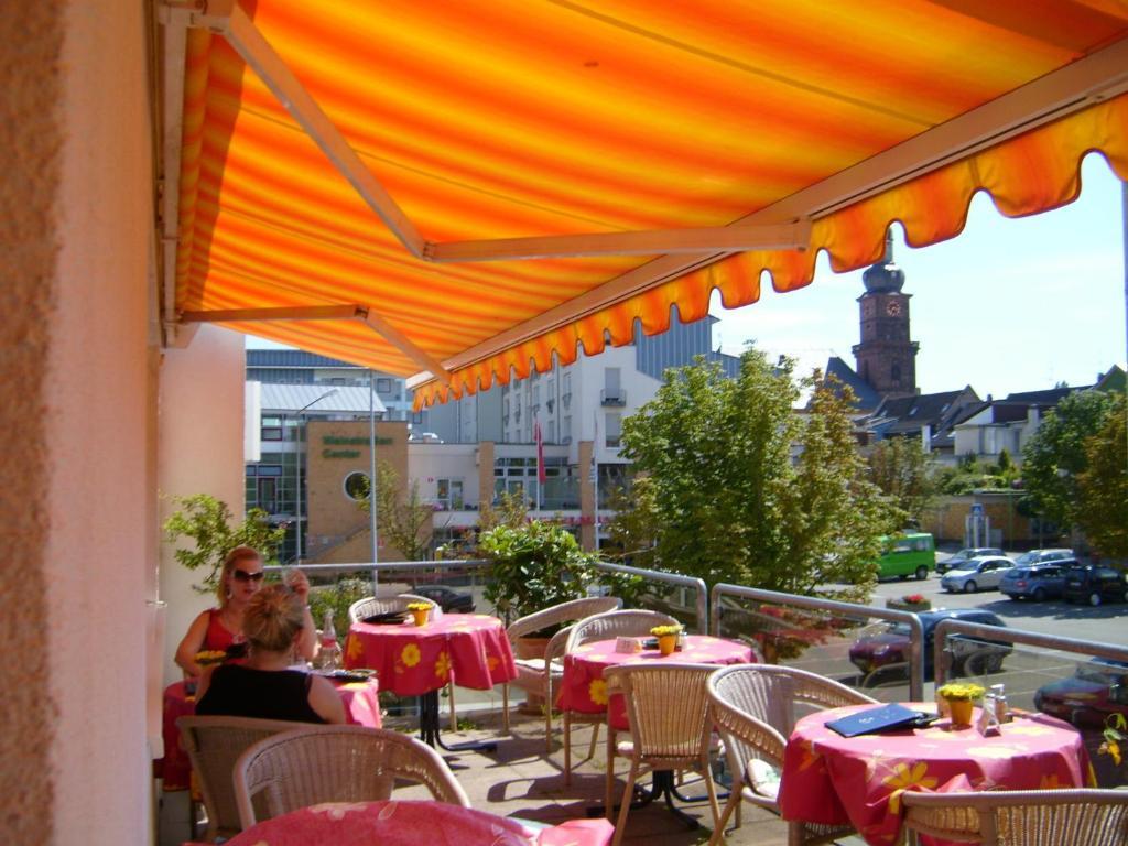 Stadtcafe Pension Grünstadt Buitenkant foto